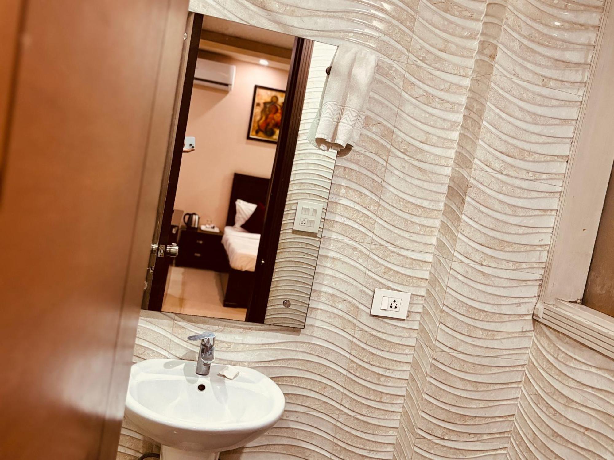 Hotel Hc Grand New Delhi Exterior photo